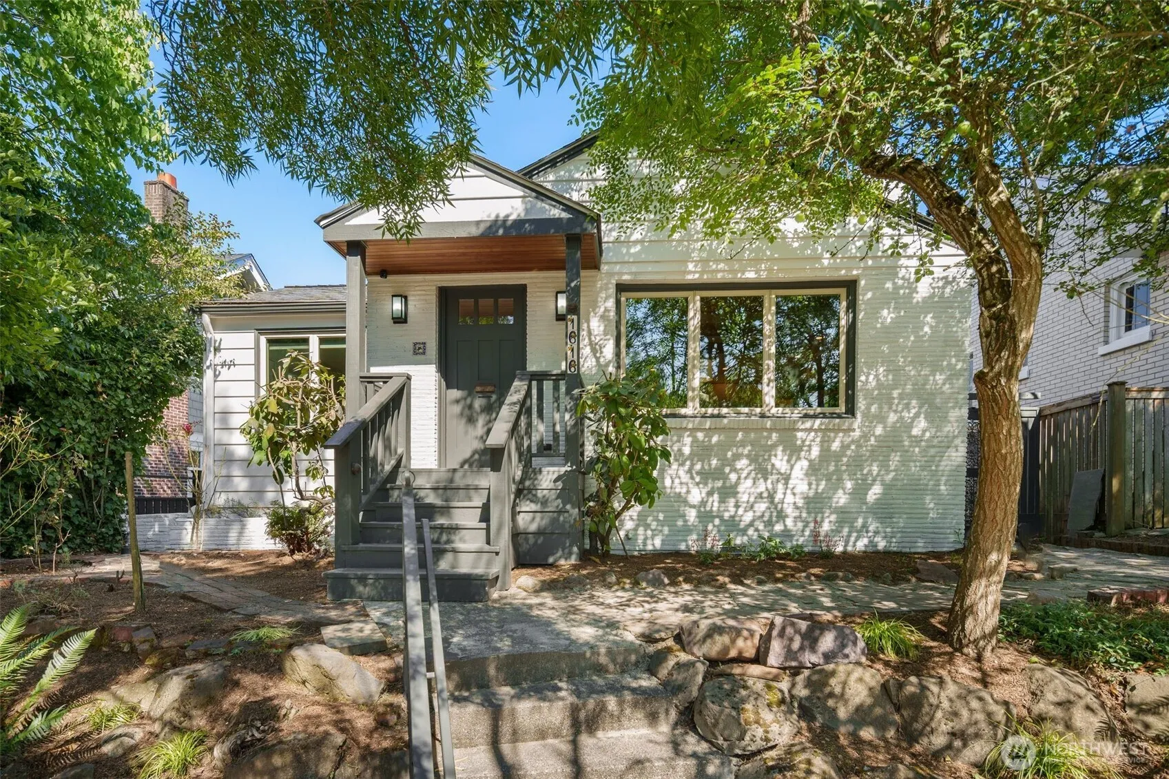 Property photo for 1616 6th Avenue W, Seattle