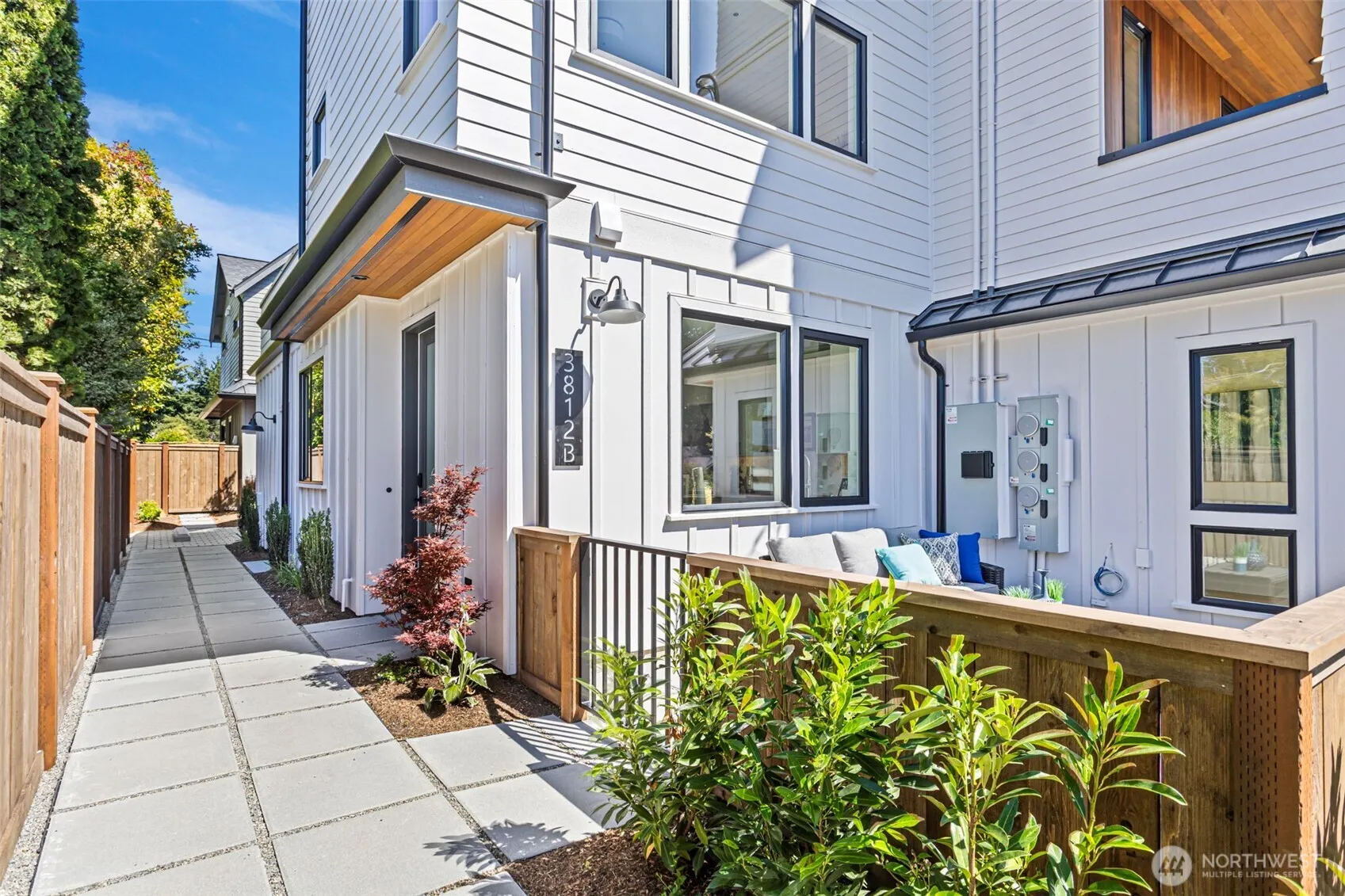 Property photo for 3812 31st Avenue W #b, Seattle photo 2