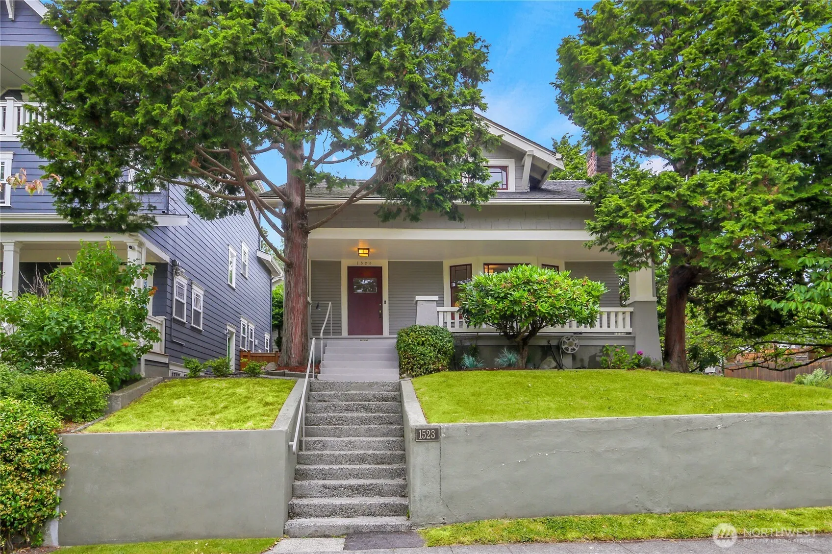 Property photo for 1523 4th Avenue N, Seattle