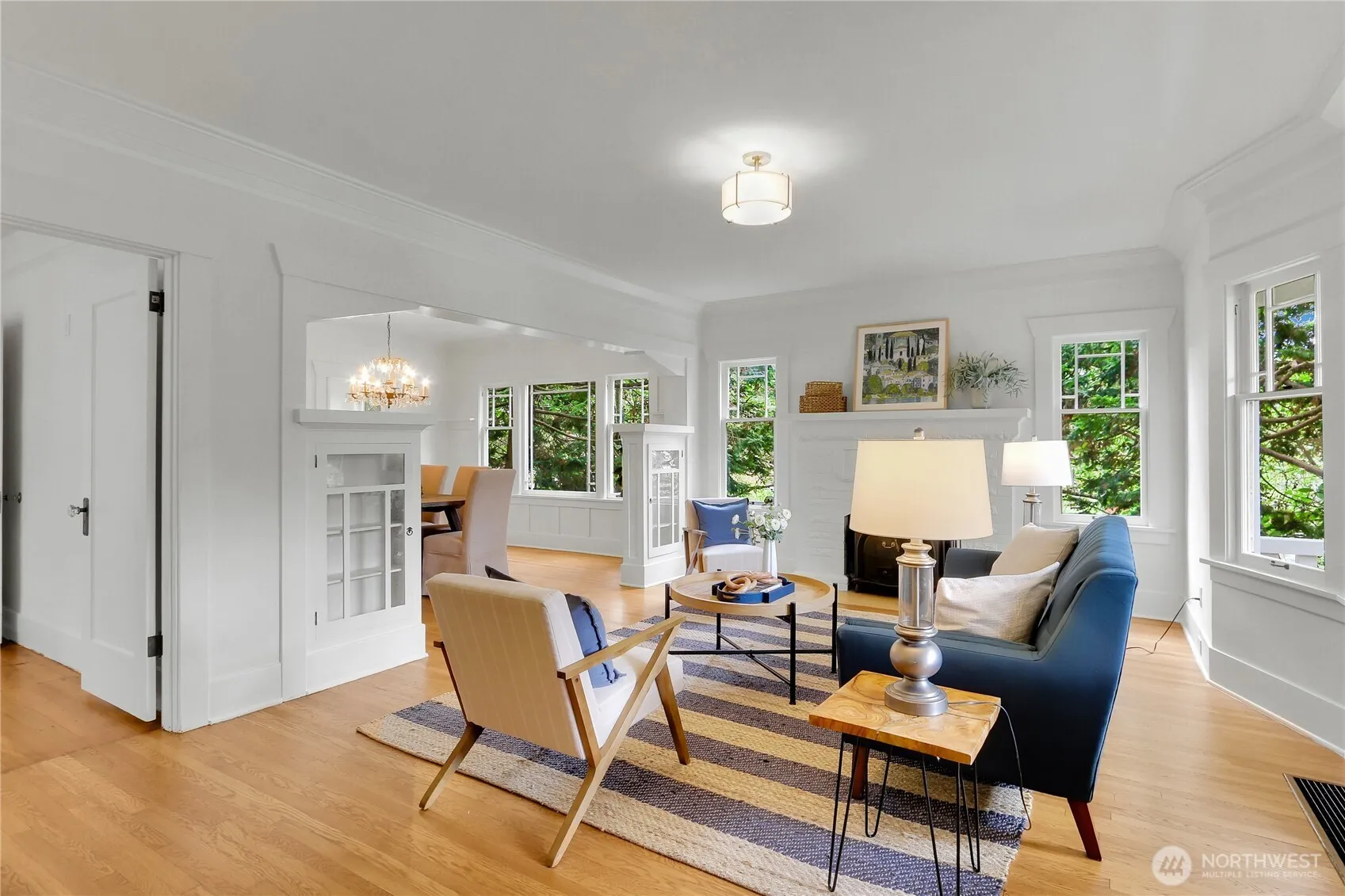 Property photo for 1523 4th Avenue N, Seattle photo 4