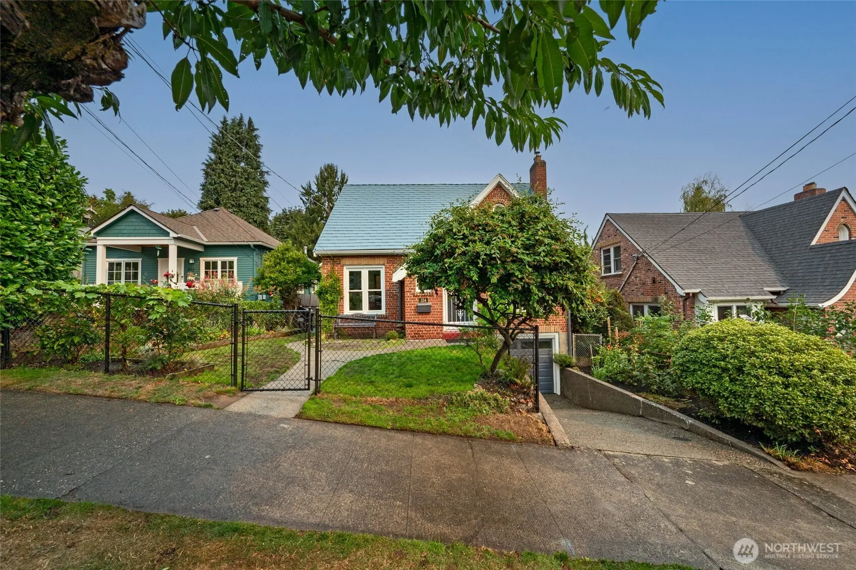 Property photo for 334 Ne 57th Street, Seattle photo 4