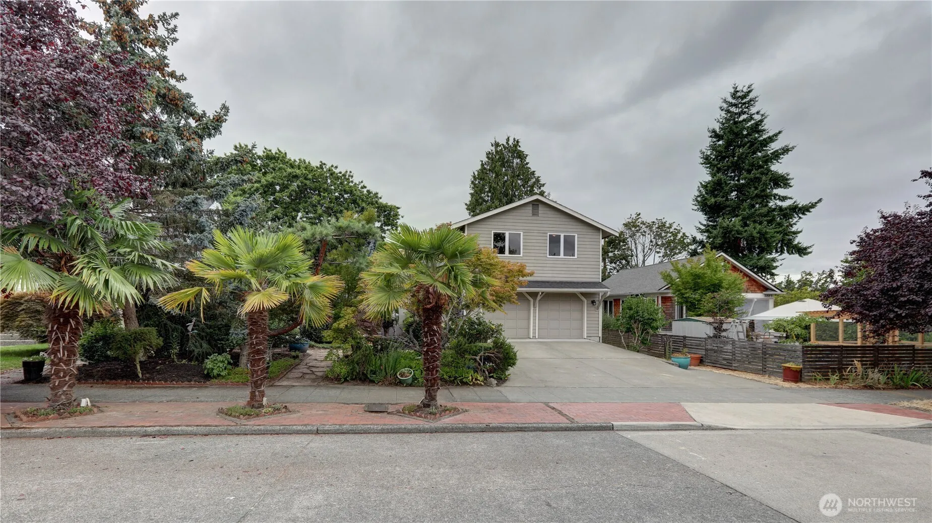 Property photo for 3233 45th Avenue Sw, Seattle photo 2
