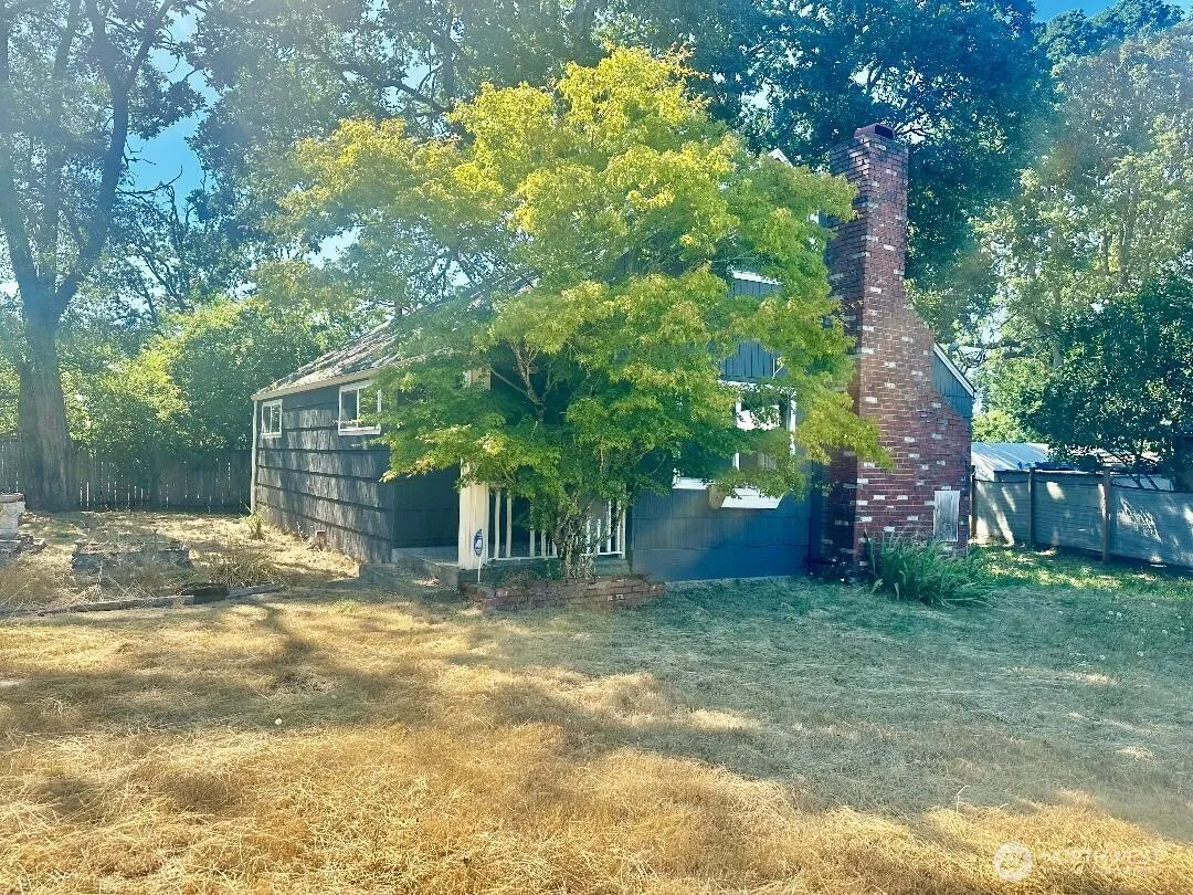 Property photo for 928 107th Street Ct E, Tacoma photo 2