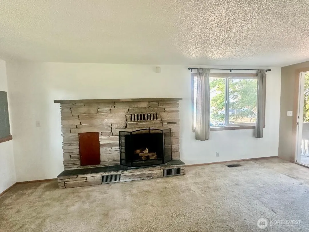 Property photo for 928 107th Street Ct E, Tacoma photo 5