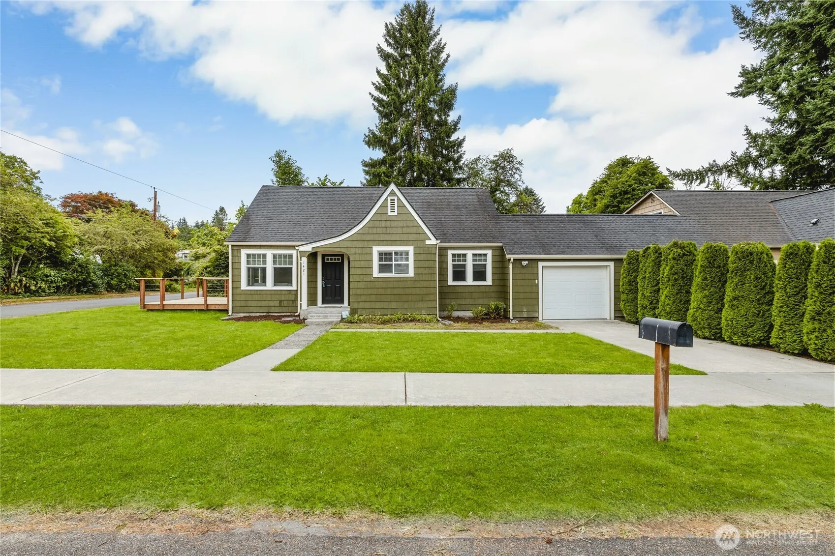 Property photo for 1421 Pine Avenue Ne, Olympia