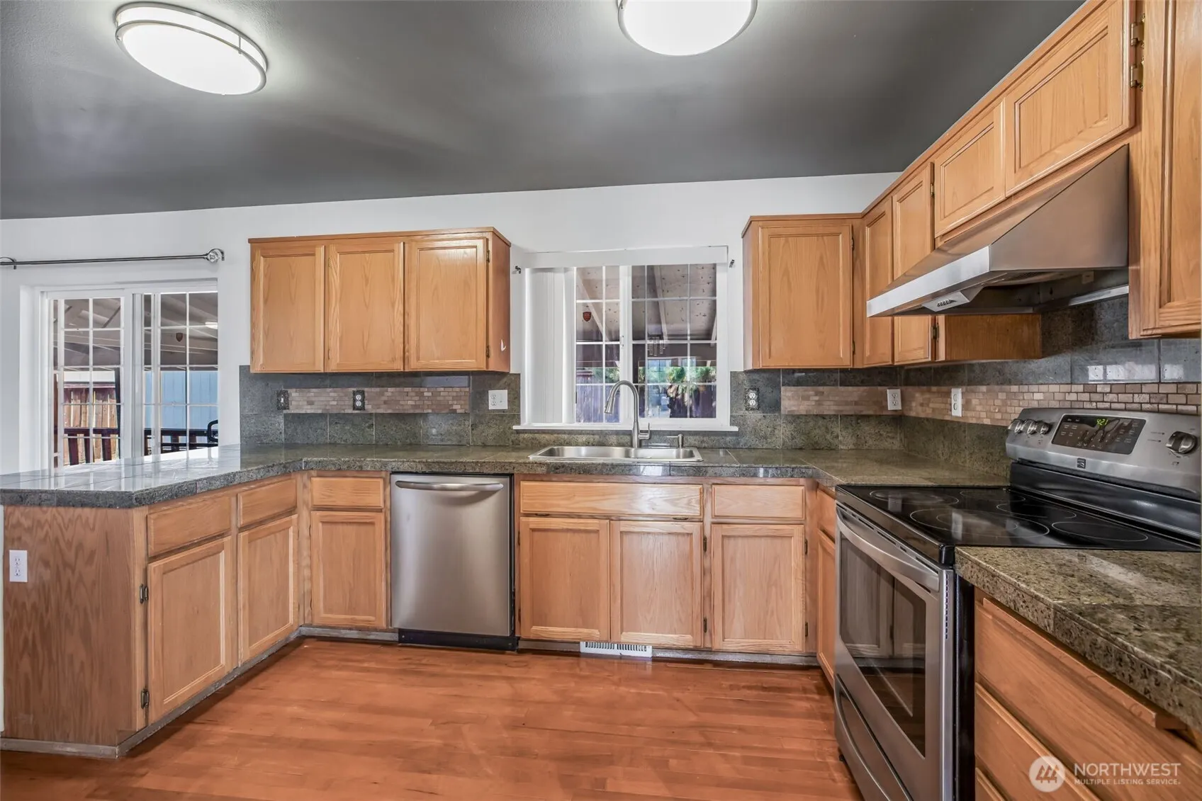 Property photo for 1205 S 90th Street Ct, Tacoma photo 4