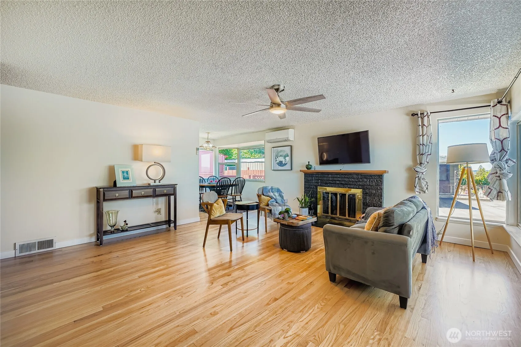 Property photo for 11009 Woodward Avenue S, Seattle photo 4