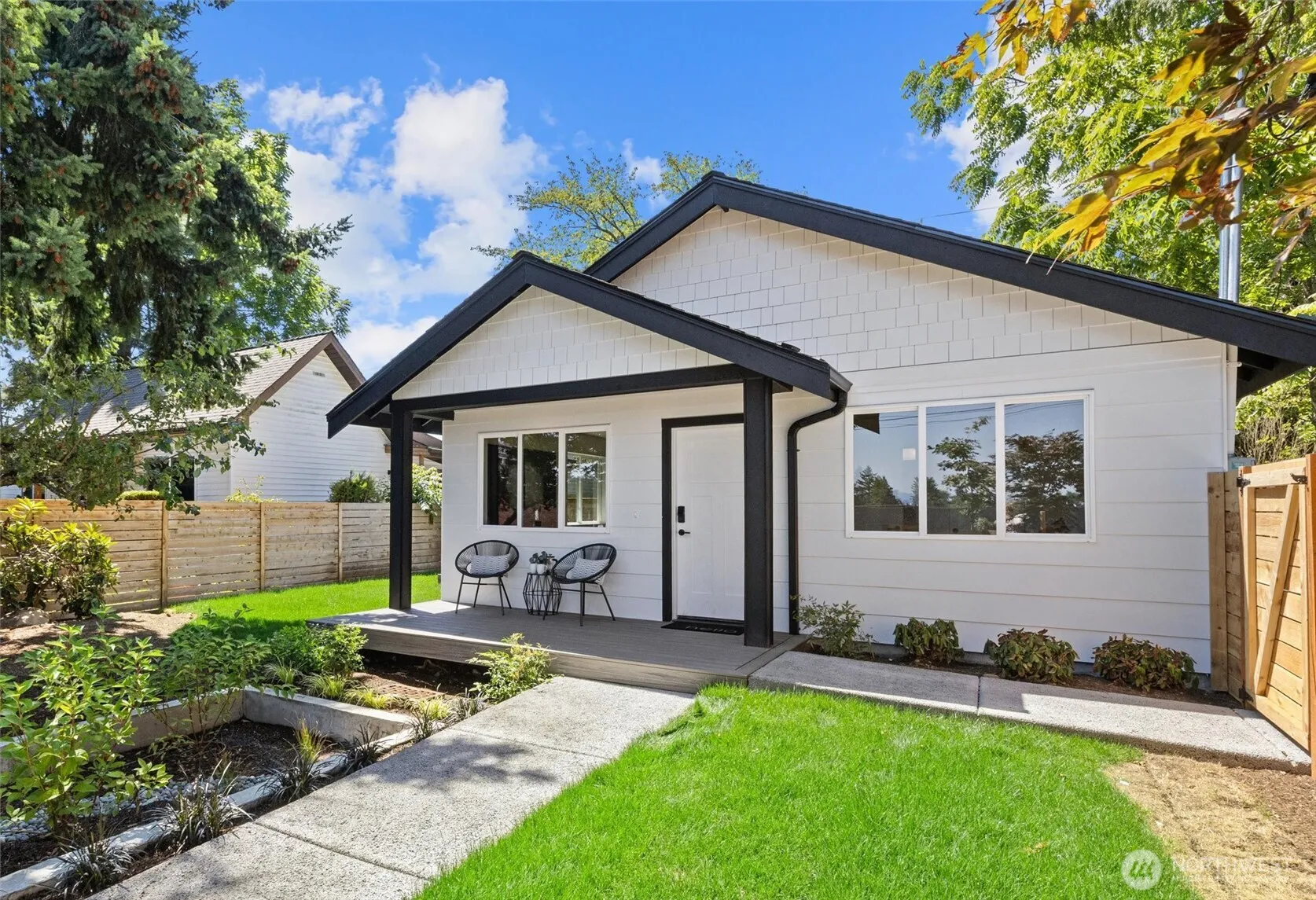 Property photo for 7711 34th Avenue Sw, Seattle photo 2