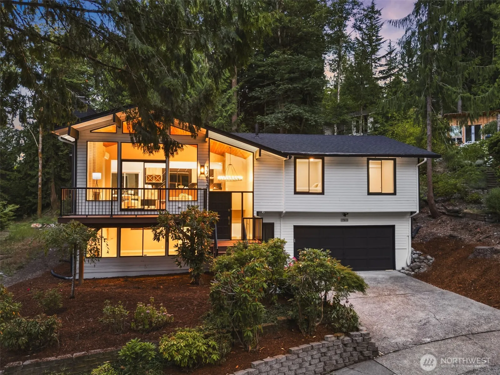 Property photo for 17613 Ne 31st Place, Redmond