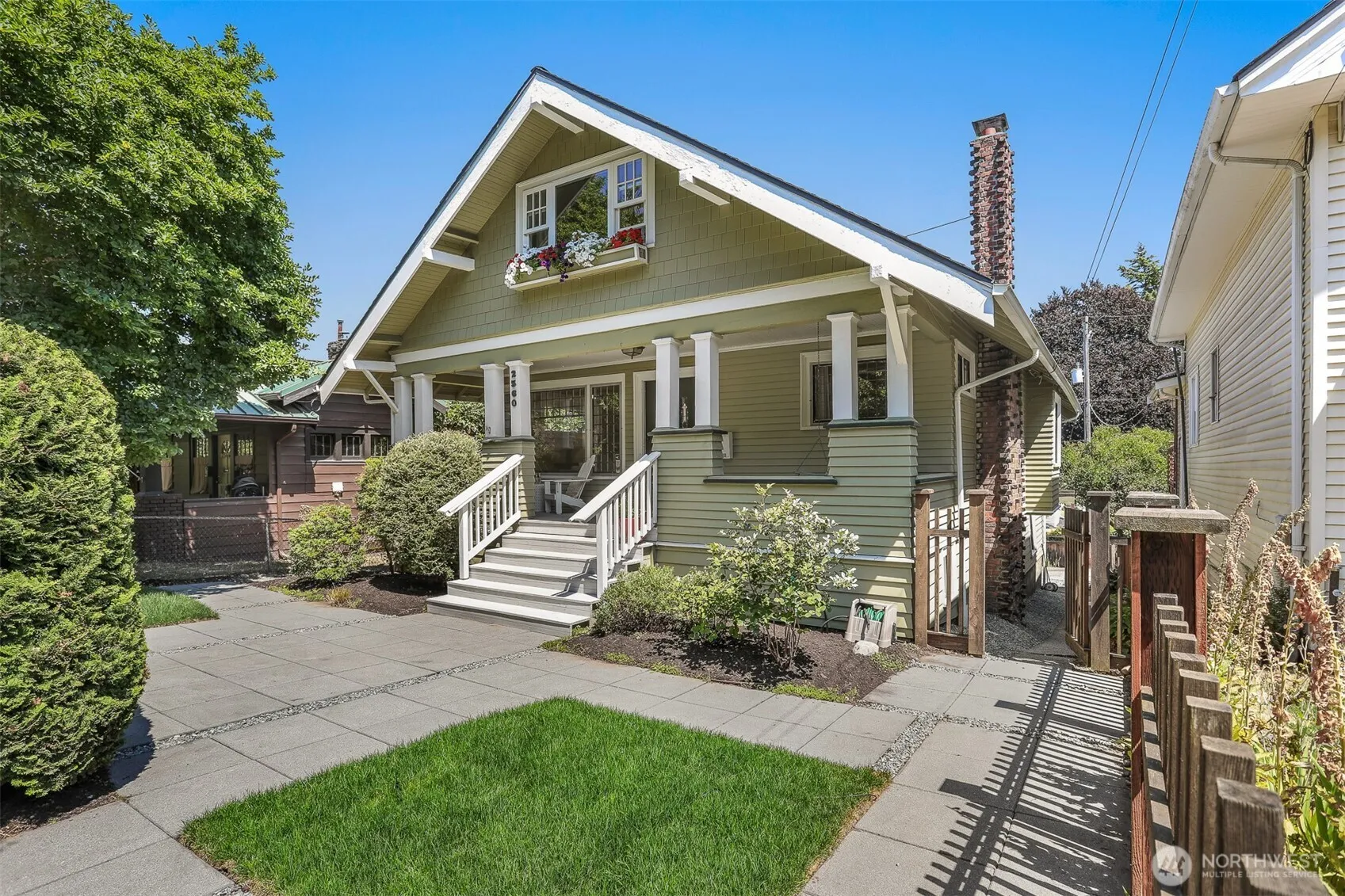 Property photo for 2560 5th Avenue W, Seattle