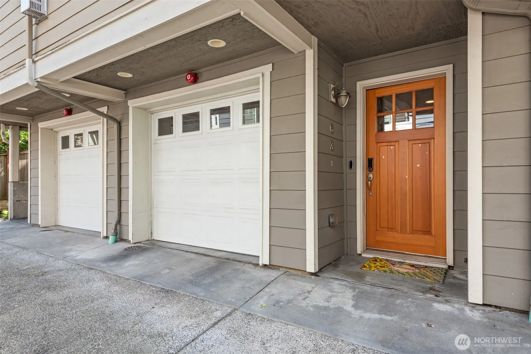 Property photo for 63 Etruria Street #b, Seattle photo 2