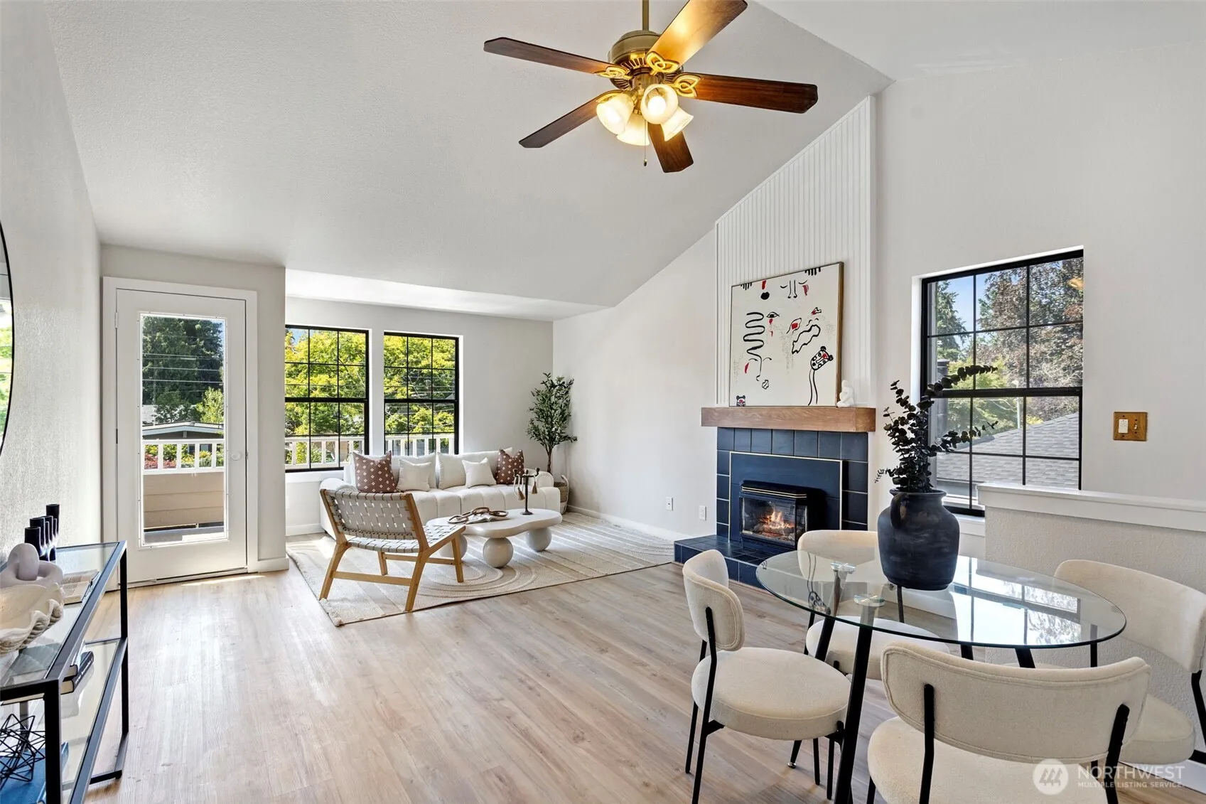 Property photo for 14026 Wallingford Avenue N, Seattle photo 2