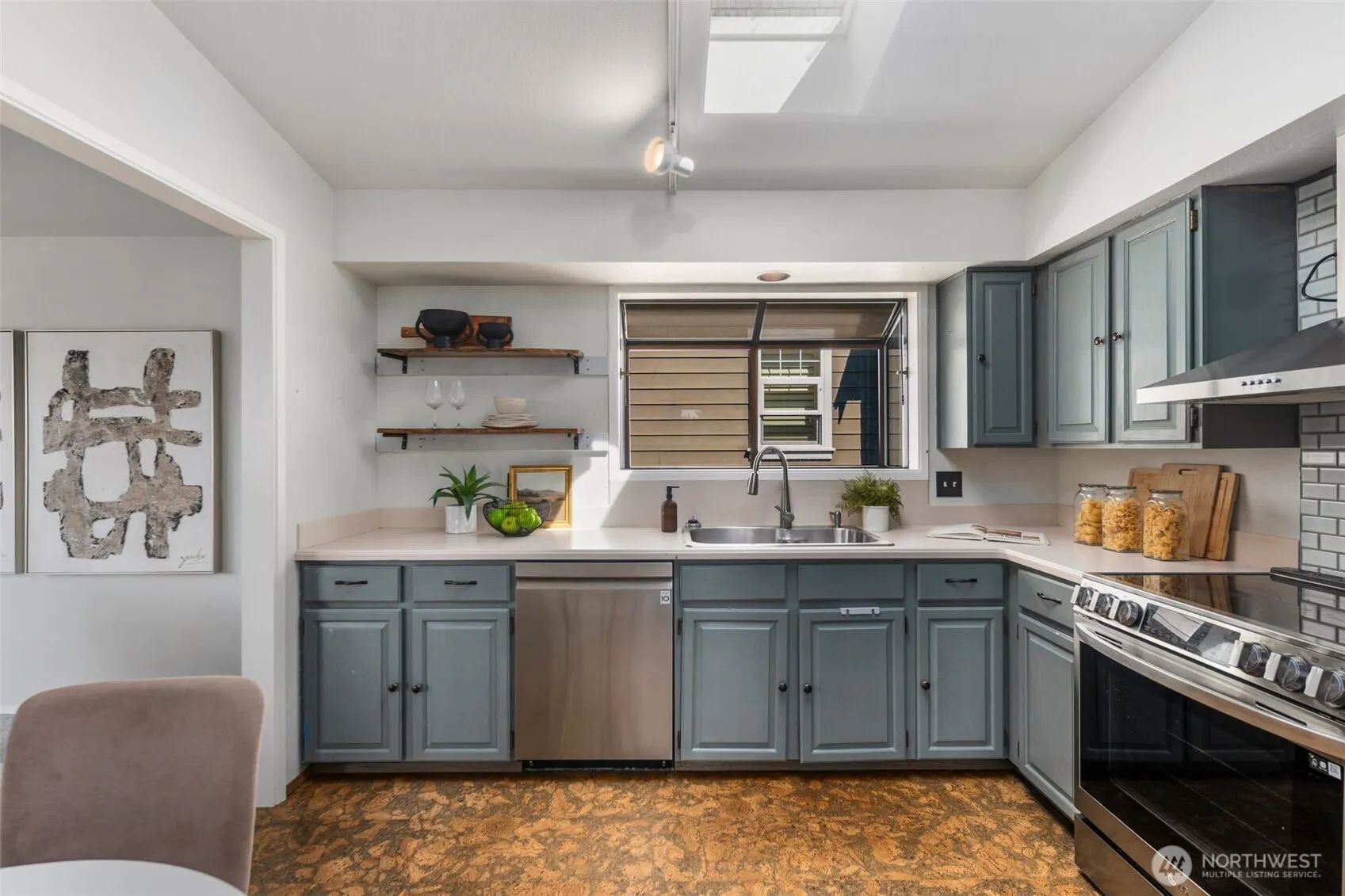 Property photo for 2919 W Mansell, Seattle photo 4