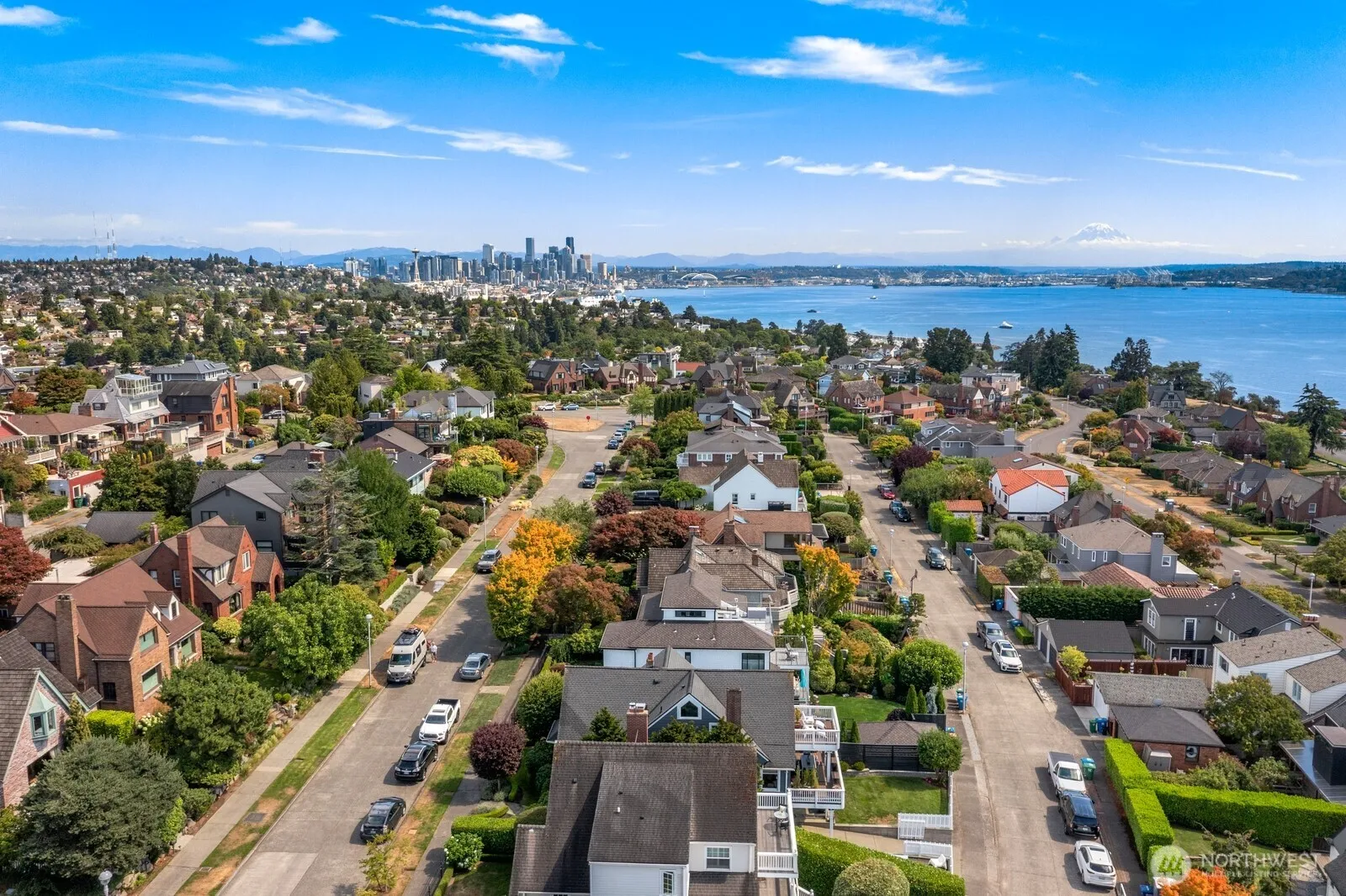 Property photo for 2359 Rosemont Place W, Seattle photo 2