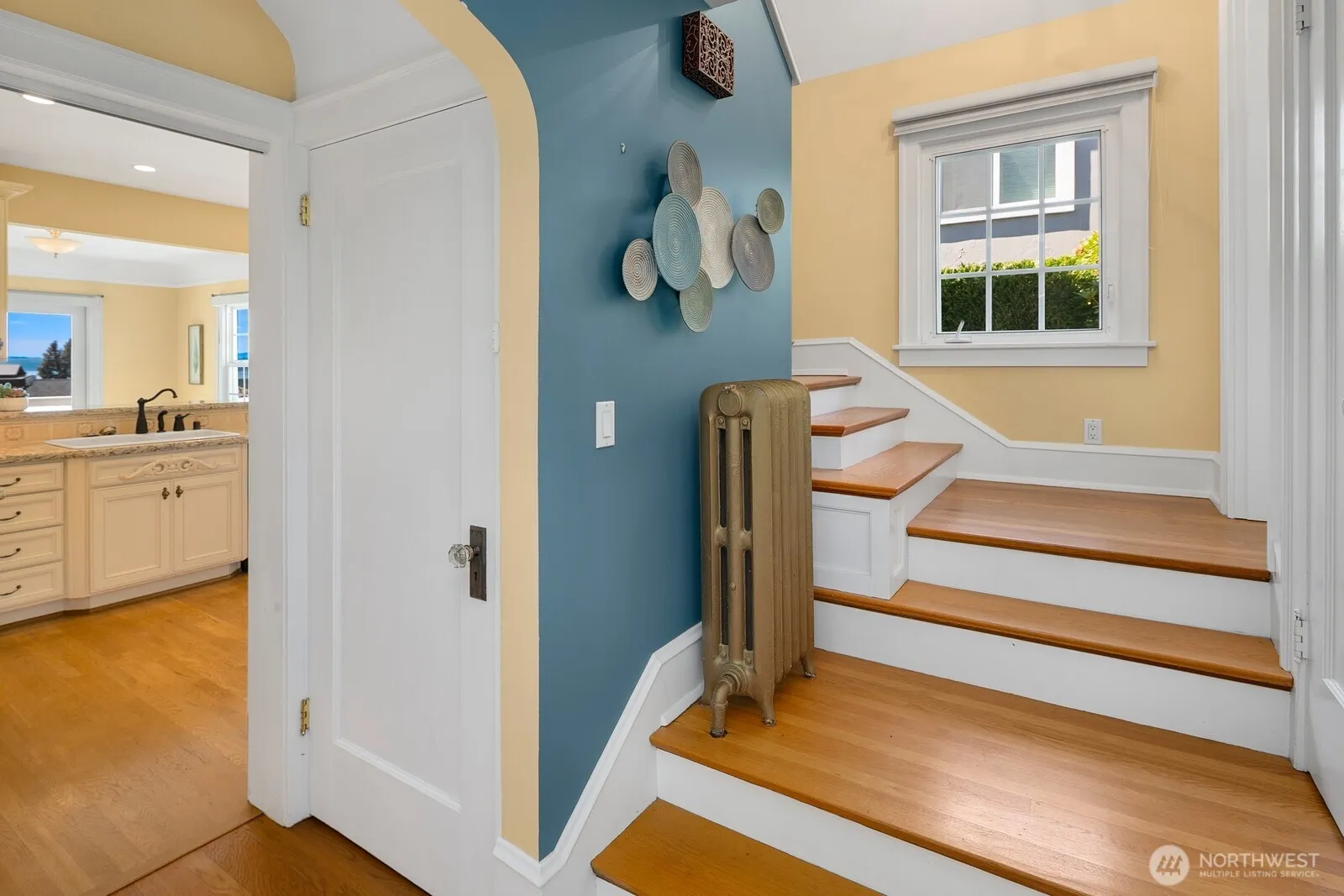 Property photo for 2359 Rosemont Place W, Seattle photo 5
