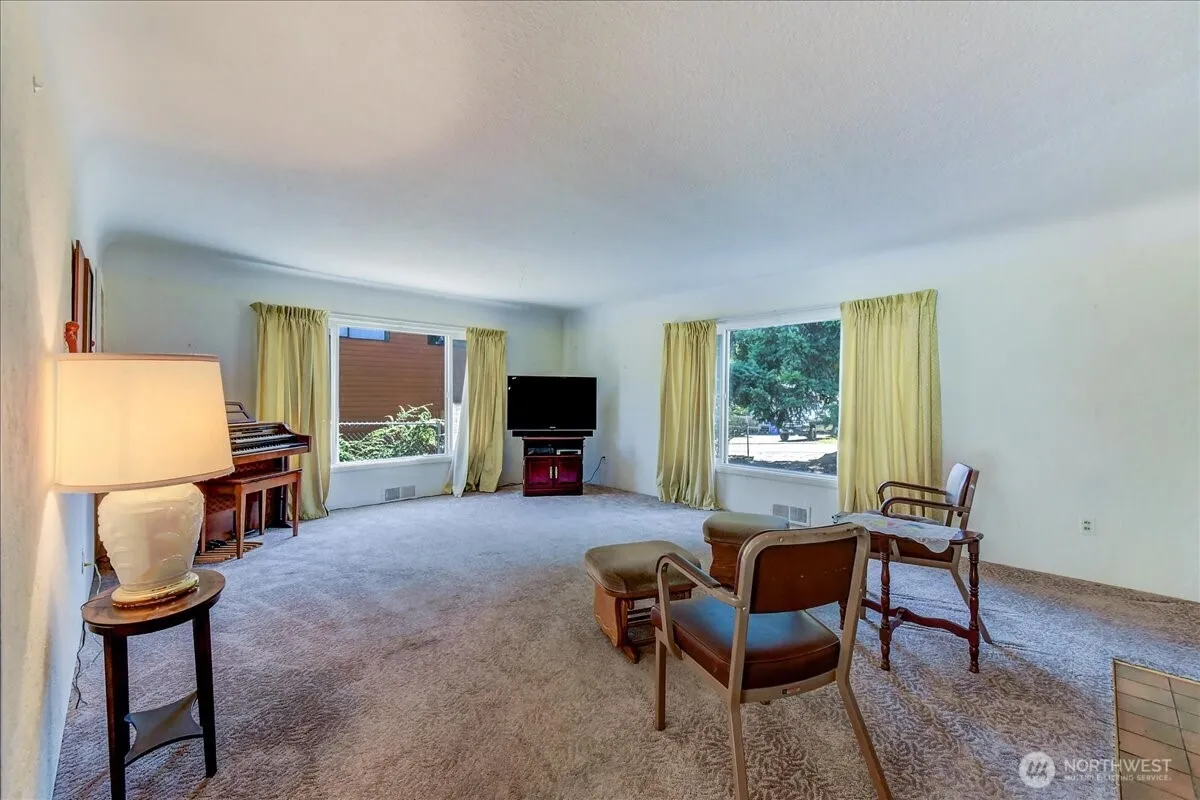 Property photo for 1401 Kossuth Avenue, Everett photo 4