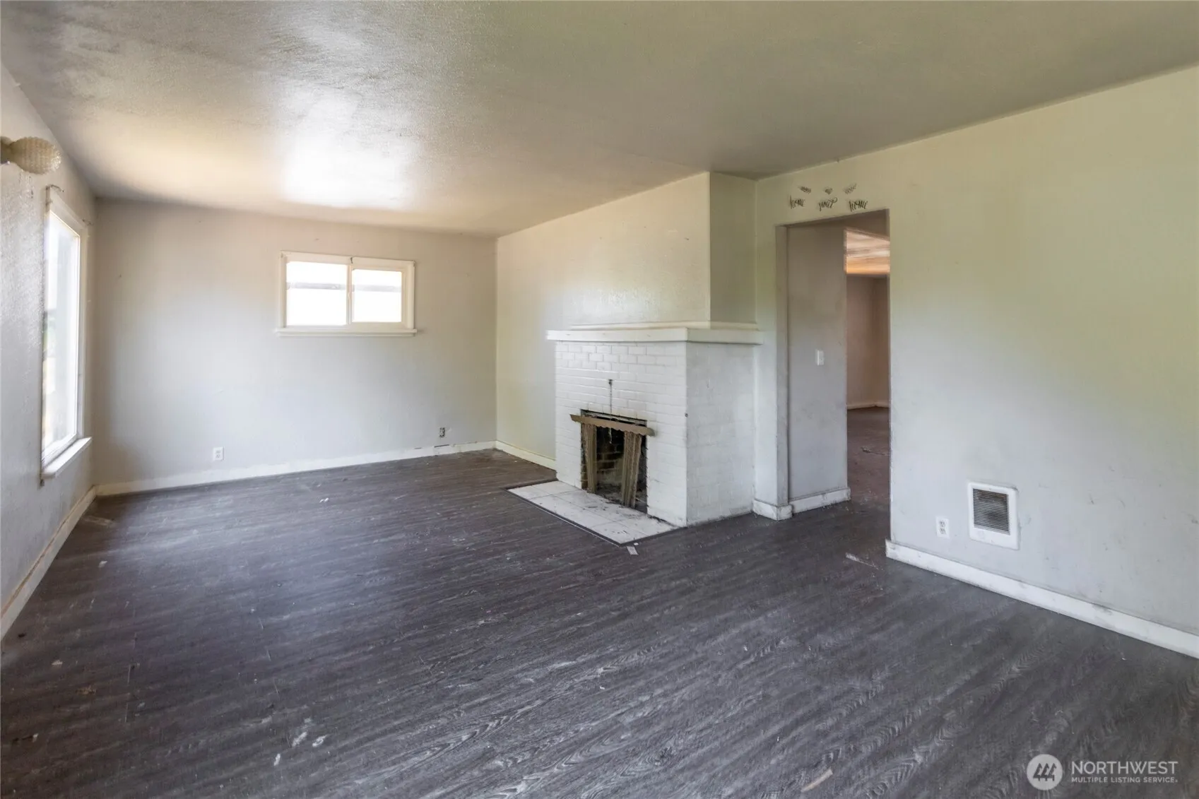 Property photo for 949 S Ridgewood Avenue, Tacoma photo 4