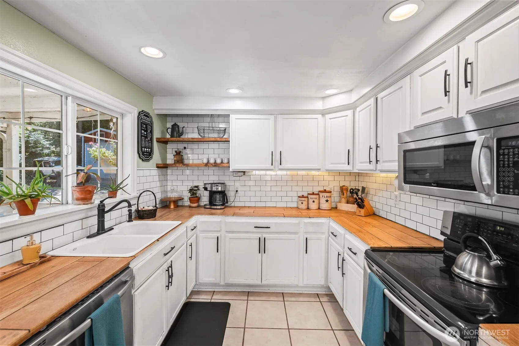 Property photo for 4229 Robinson Road Ne, Bremerton photo 3