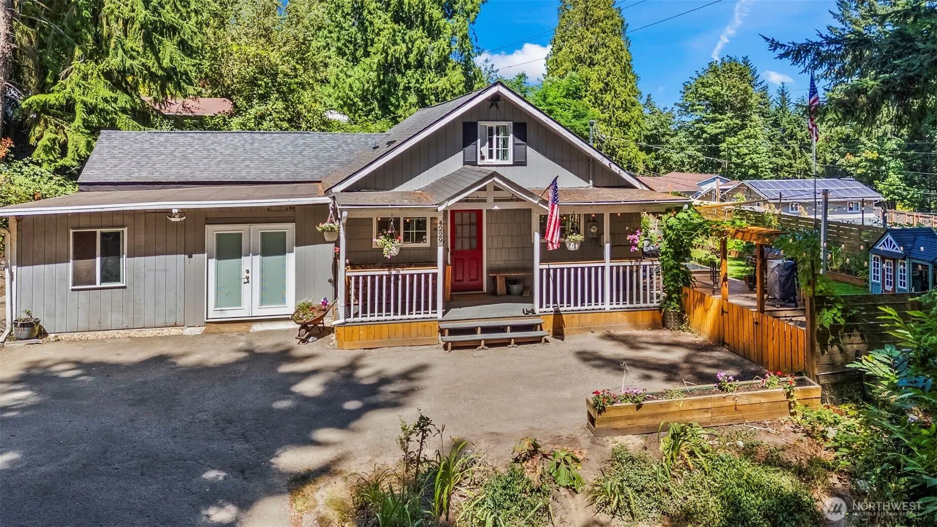 Property photo for 4229 Robinson Road Ne, Bremerton photo 2
