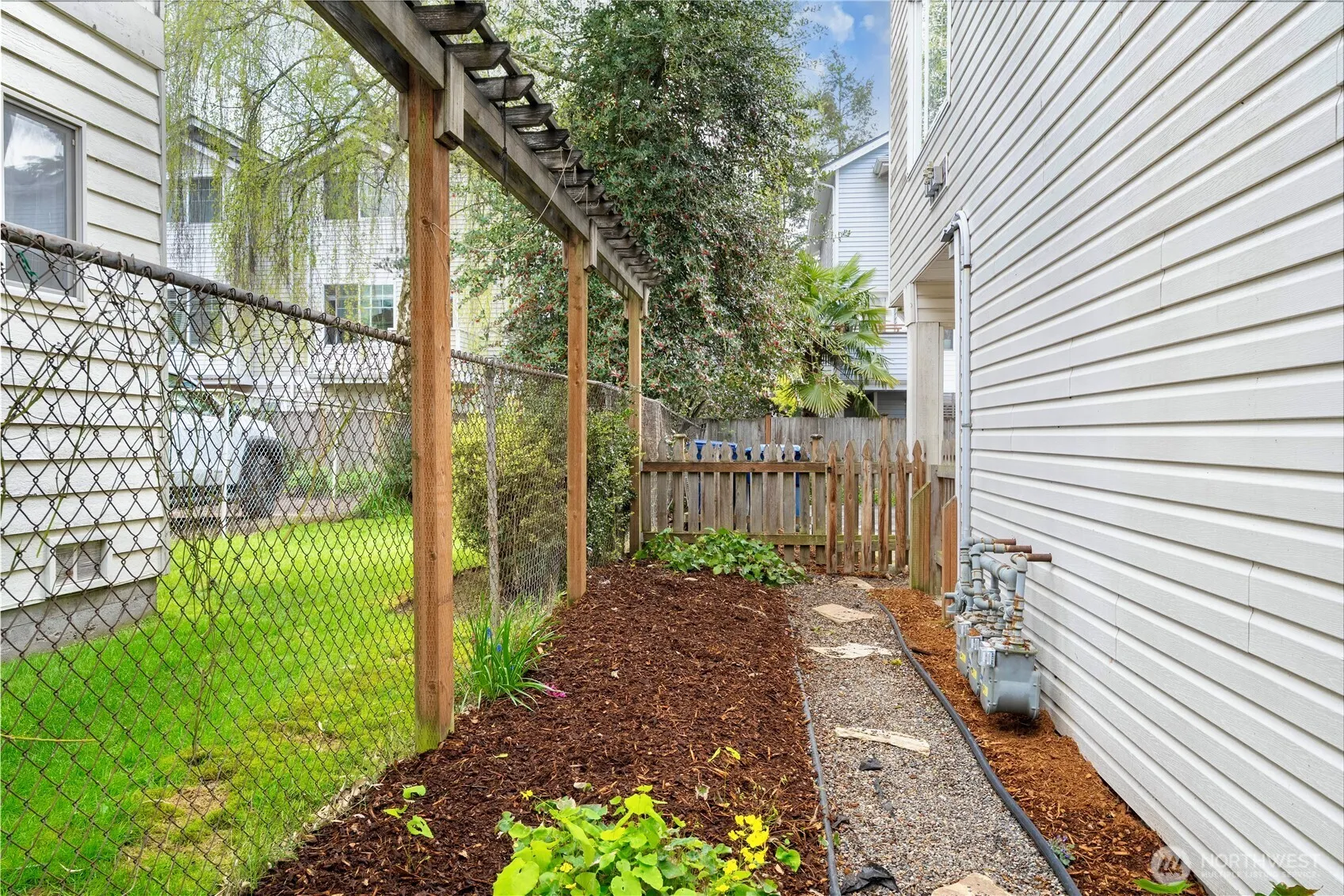 Property photo for 8526 Nesbit Avenue N #f, Seattle photo 2
