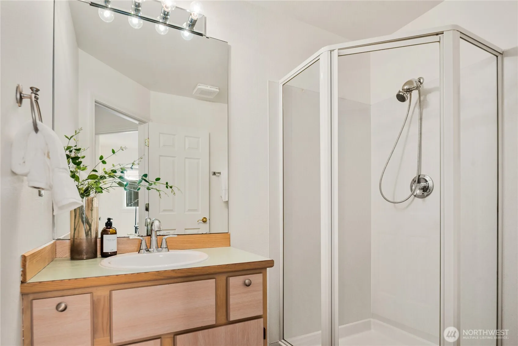 Property photo for 6716 California Avenue Sw #d, Seattle photo 5