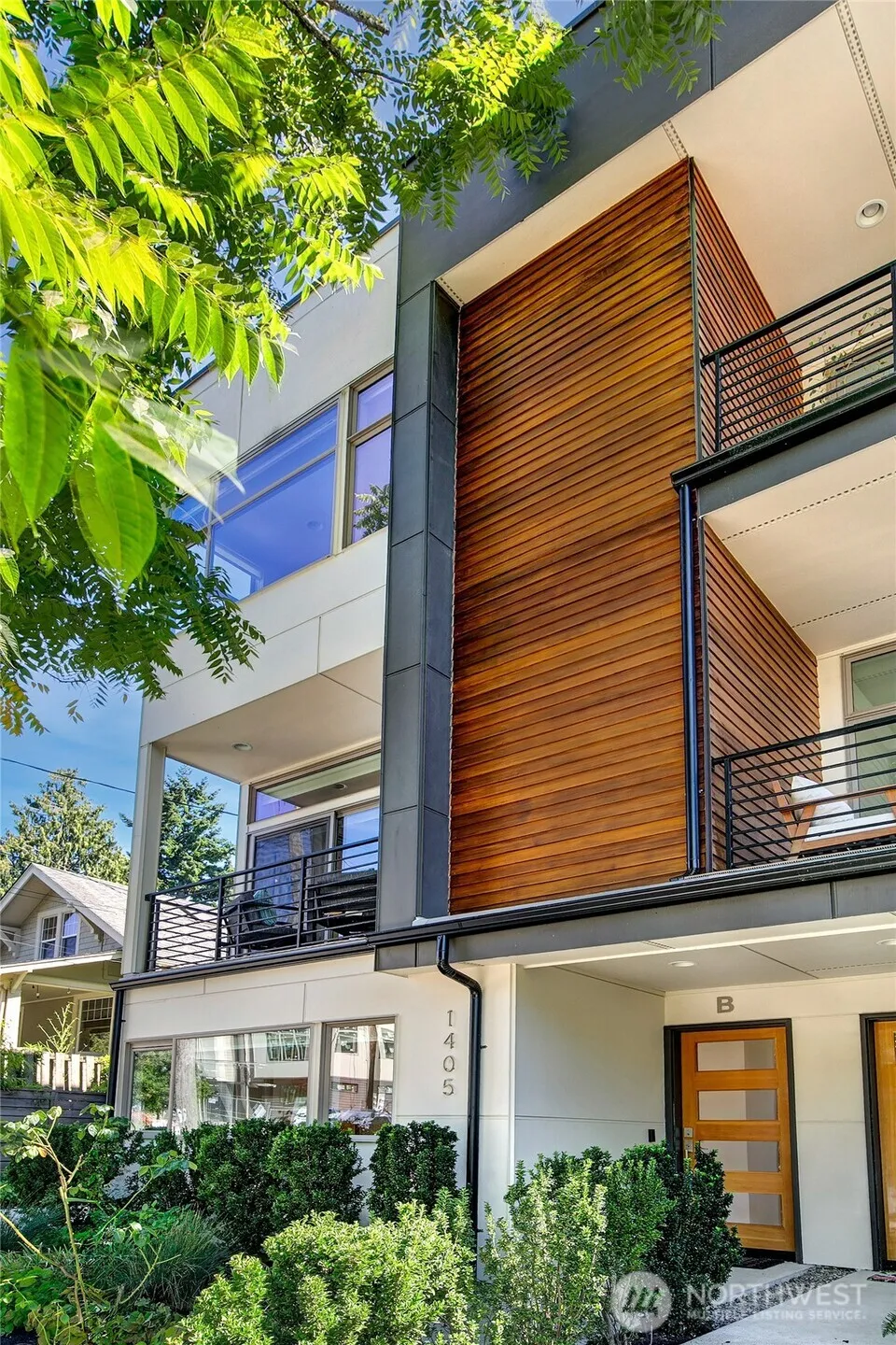 Property photo for 1405 N 47th Street #b, Seattle photo 2