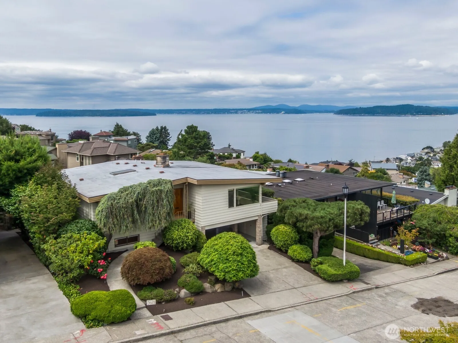 Property photo for 5621 Sw Manning Street, Seattle photo 3