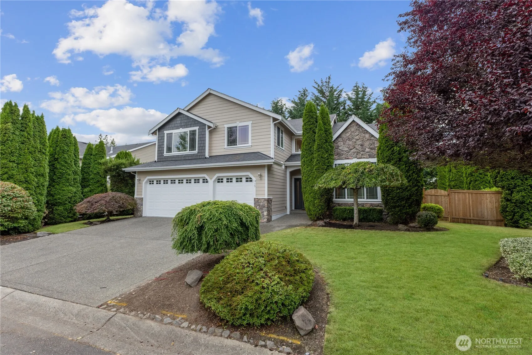 Property photo for 415 Pasco Place Ne, Renton photo 2
