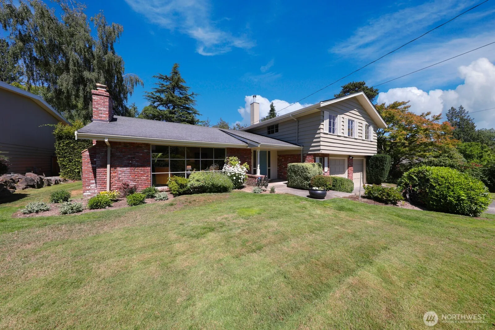 Property photo for 6526 Ne 60th Street, Seattle photo 2