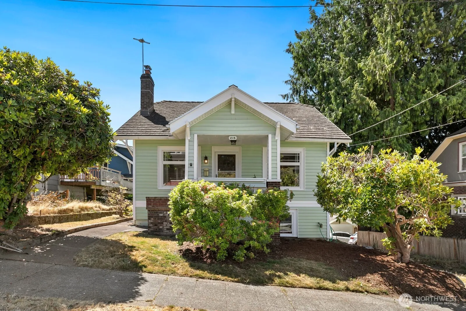 Property photo for 215 Ne 58th St, Seattle