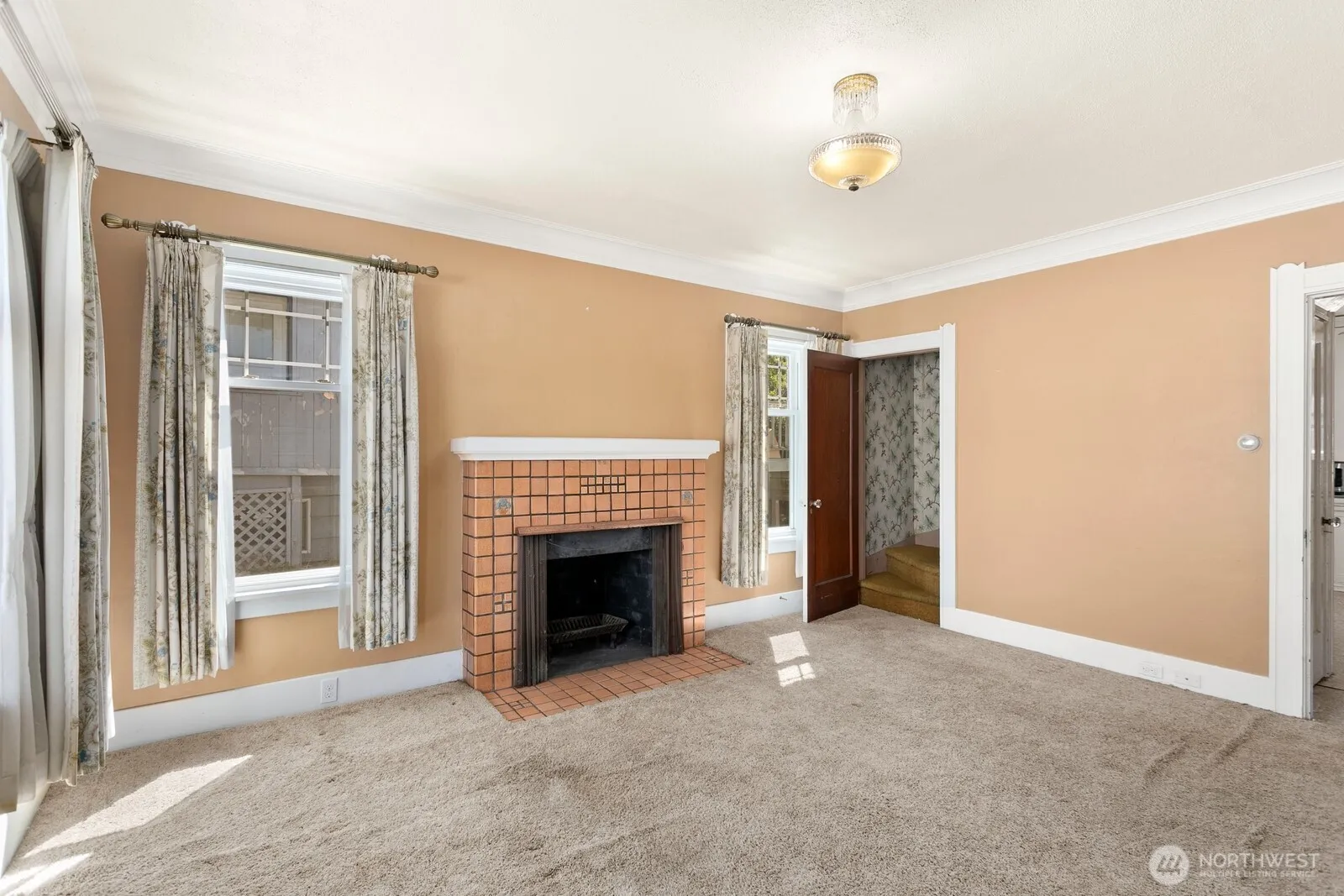 Property photo for 215 Ne 58th St, Seattle photo 3
