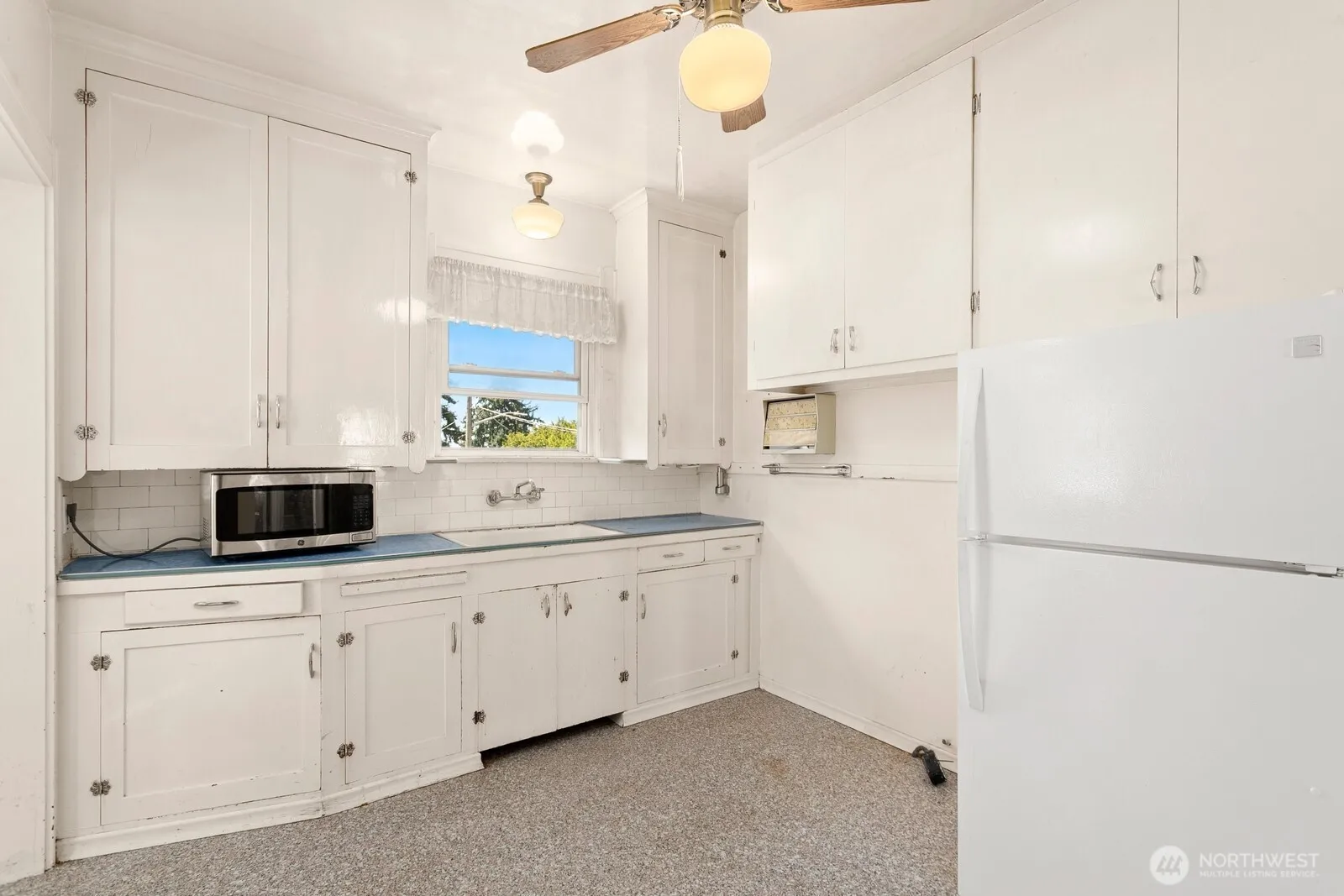 Property photo for 215 Ne 58th St, Seattle photo 5