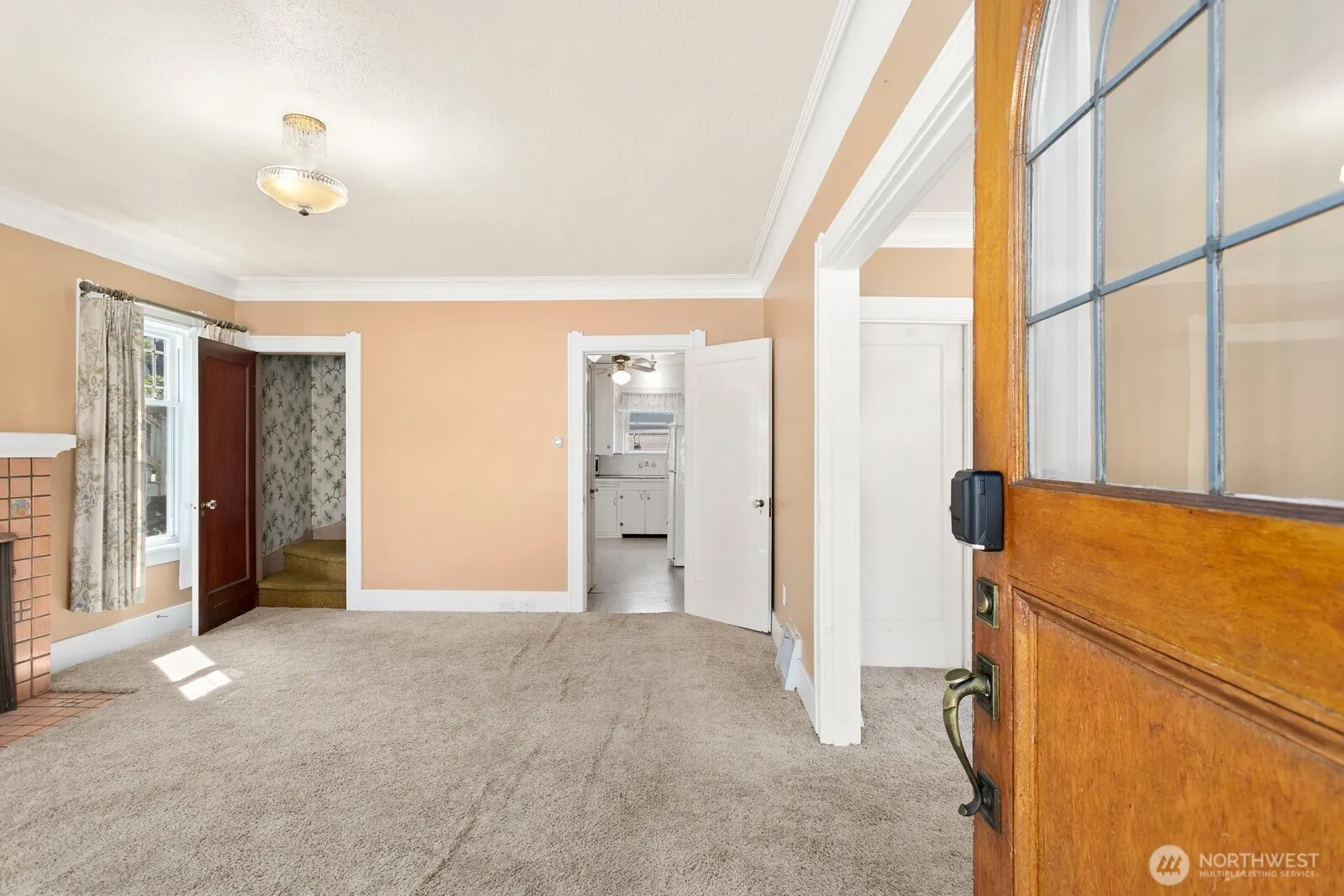 Property photo for 215 Ne 58th St, Seattle photo 2