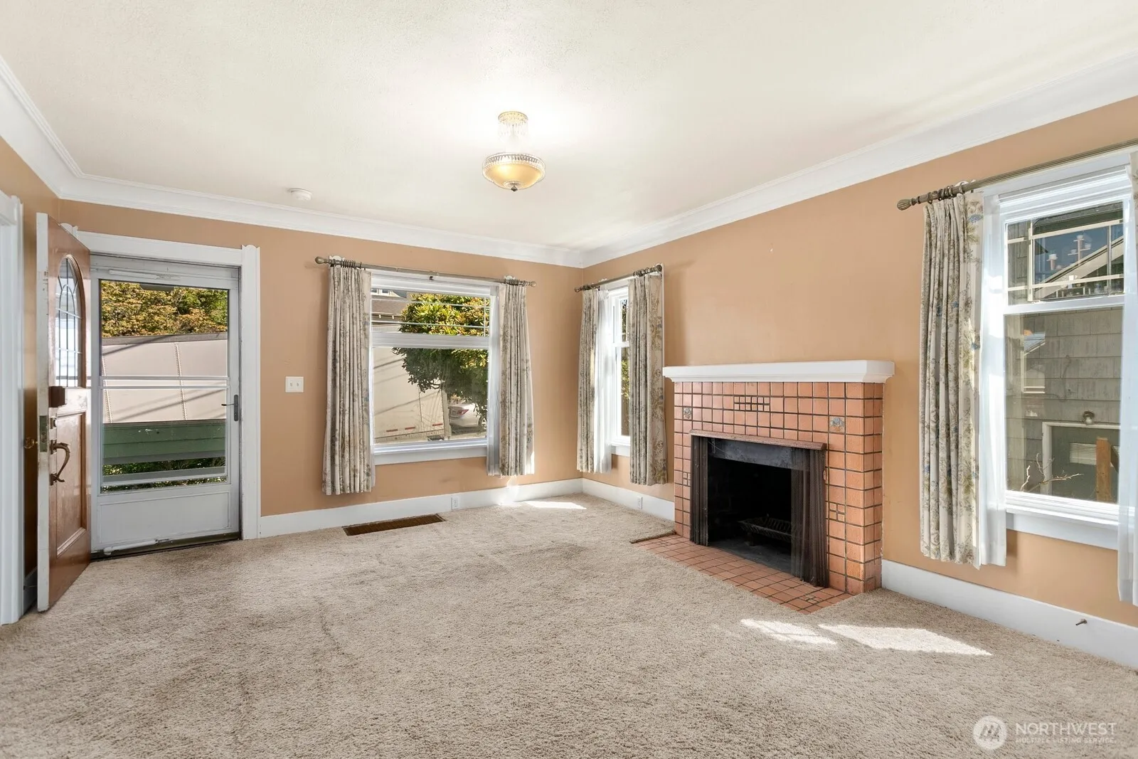 Property photo for 215 Ne 58th St, Seattle photo 4