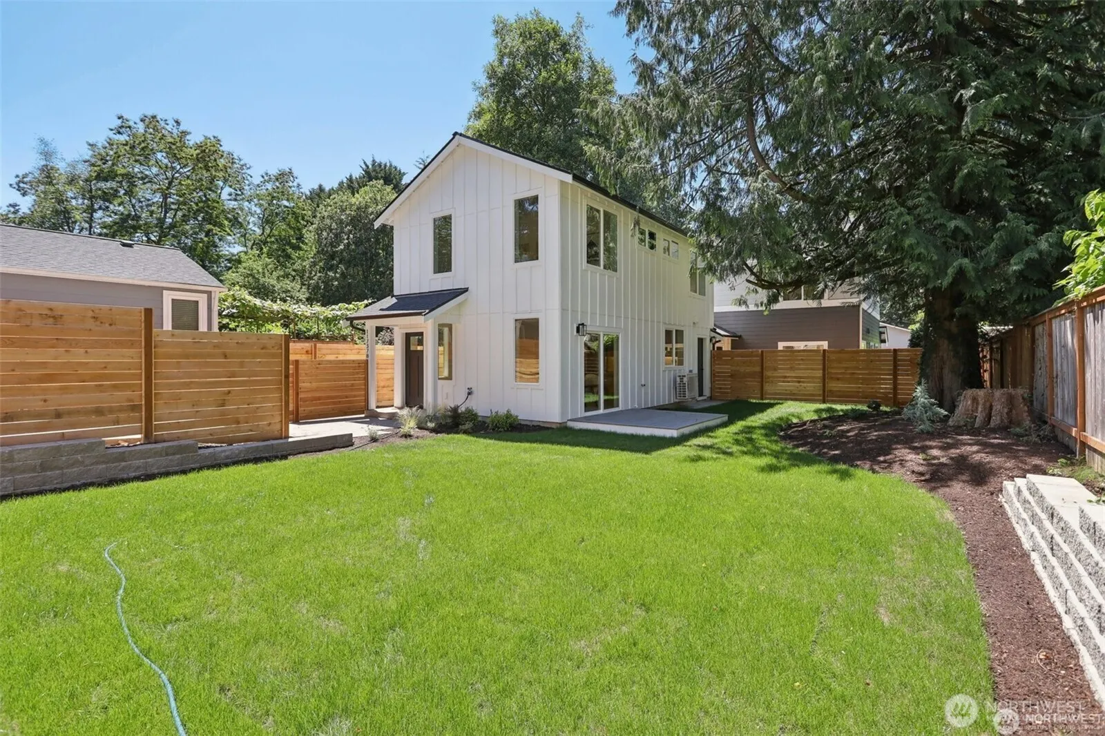 Property photo for 11737 38th Avenue Ne #b, Seattle photo 2