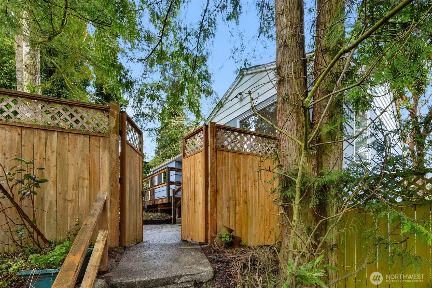 Property photo for 13909 4th Avenue Ne, Seattle photo 3