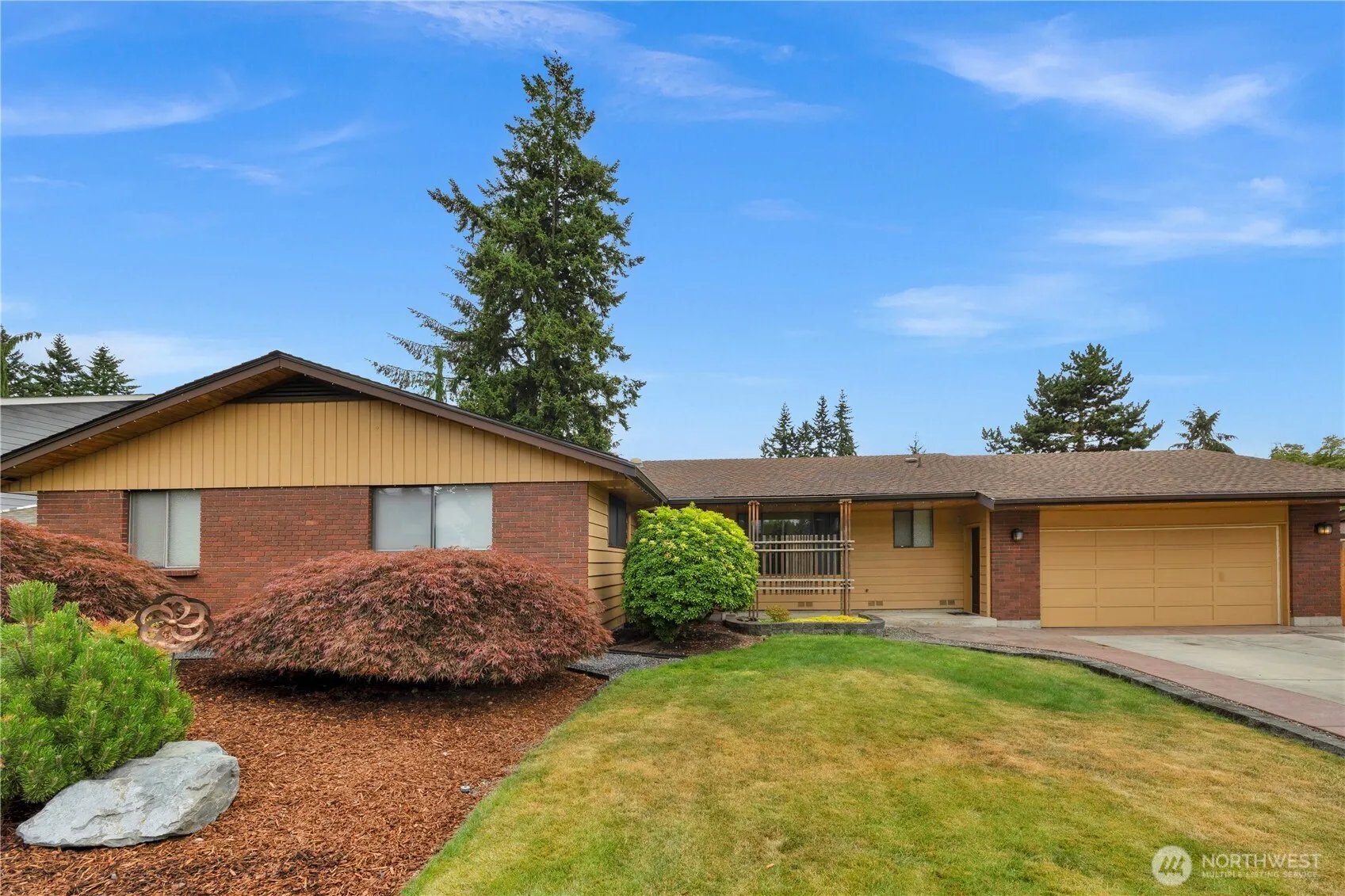 Property photo for 2124 104th St Se, Everett