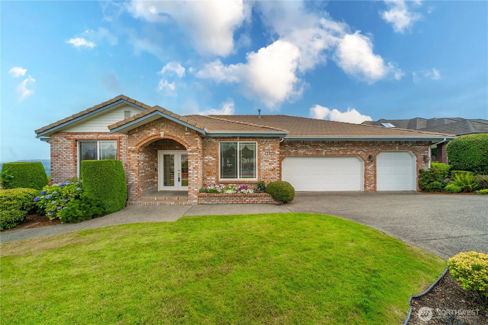 Property photo for 4210 Crystal Lane Loop Se, Puyallup photo 2