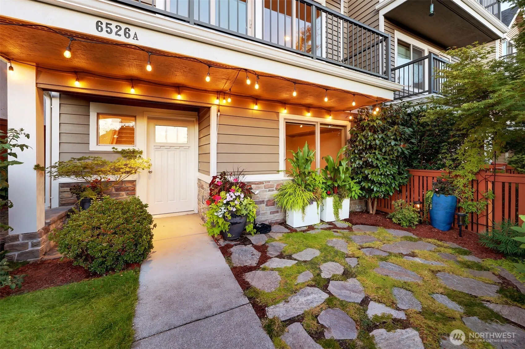 Property photo for 6526 A 42nd Avenue Sw, Seattle photo 2