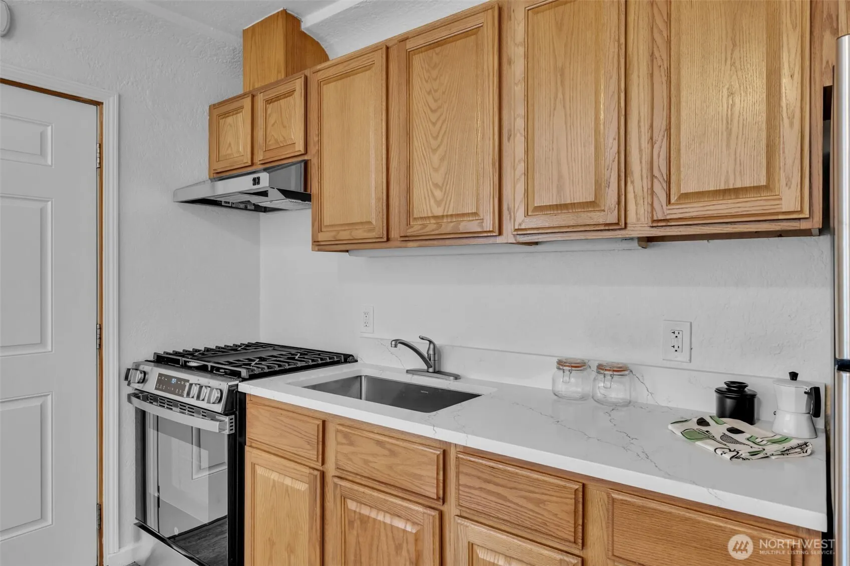 Property photo for 9480 Olson Place Sw #c, Seattle photo 3
