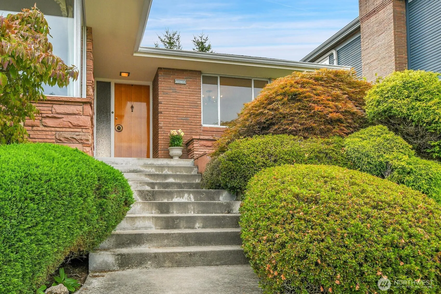 Property photo for 2625 38th Avenue W, Seattle photo 3