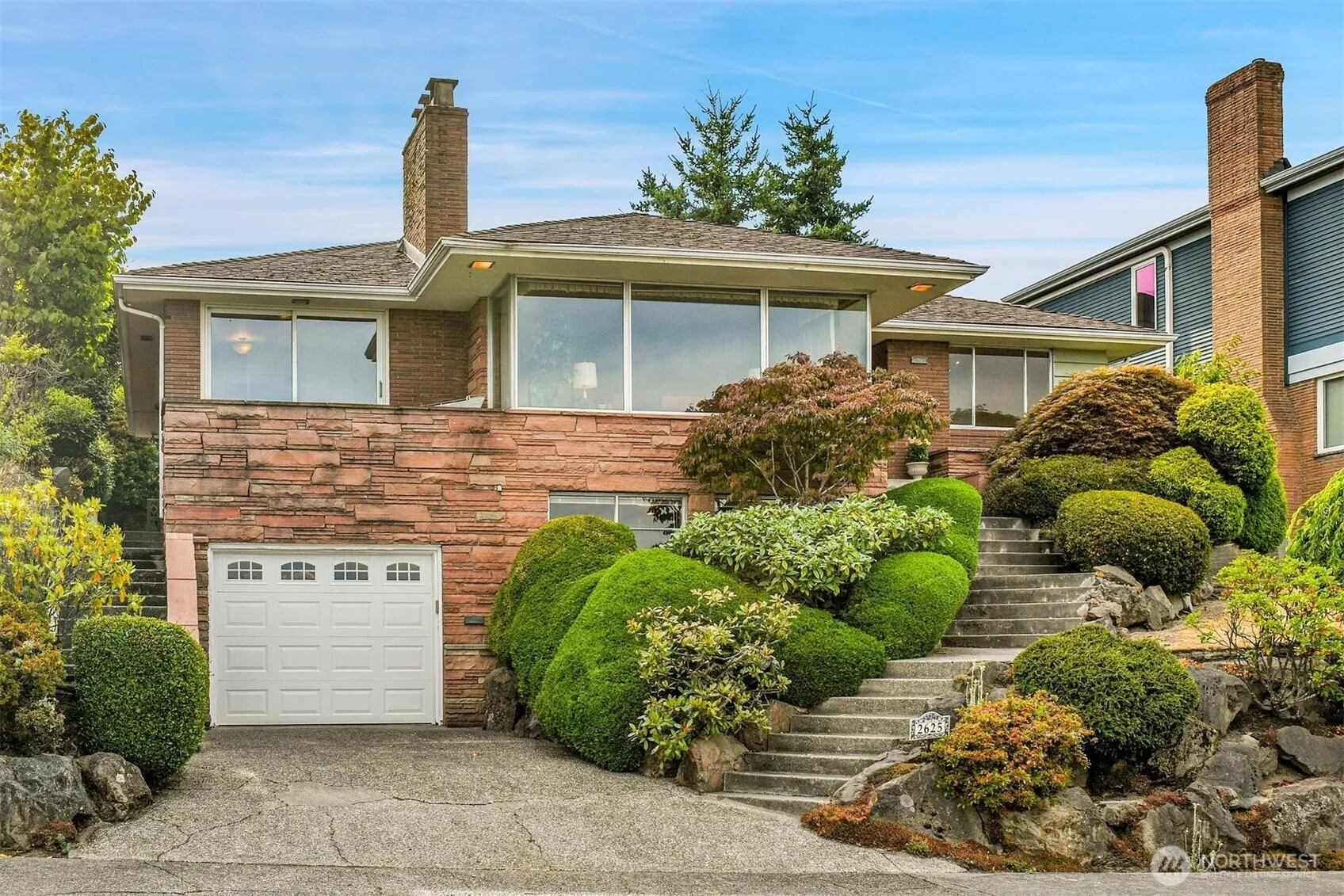 Property photo for 2625 38th Avenue W, Seattle photo 2
