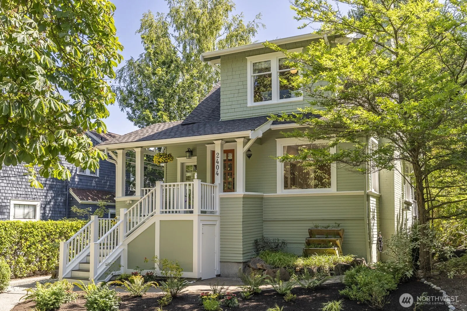Property photo for 2404 2nd Avenue N, Seattle