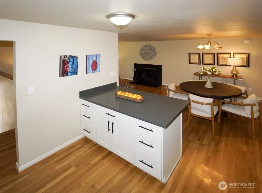 Property photo for 15934 Lake Hills Boulevard, Bellevue photo 4