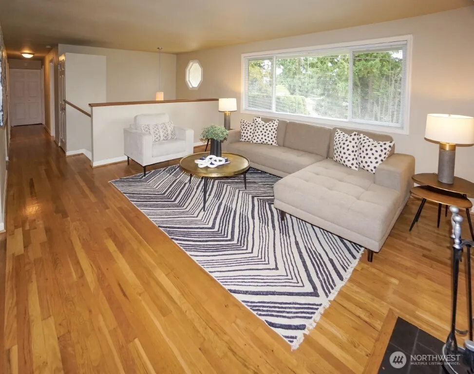 Property photo for 15934 Lake Hills Boulevard, Bellevue photo 3