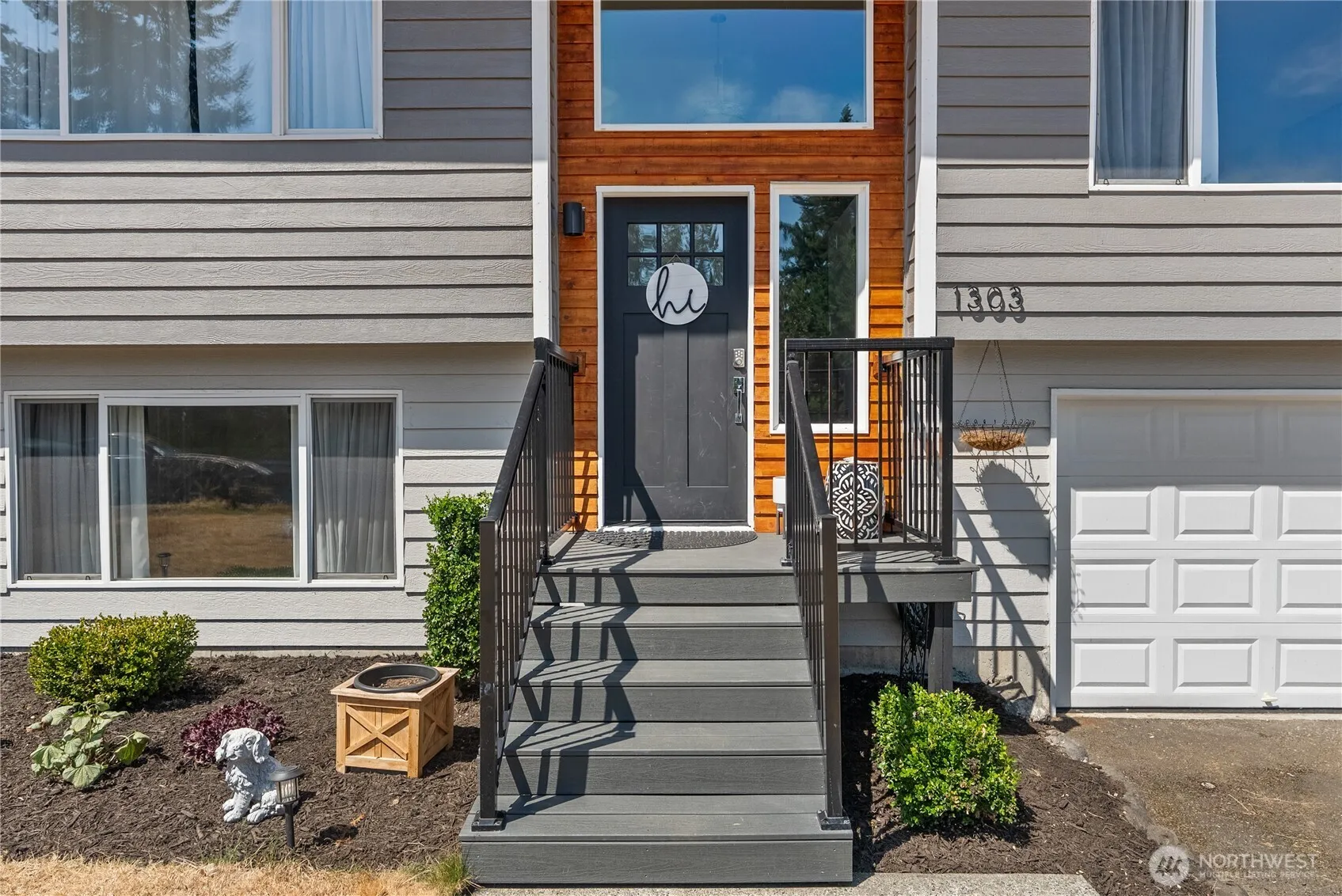 Property photo for 1303 Daniels Avenue, Bremerton photo 2
