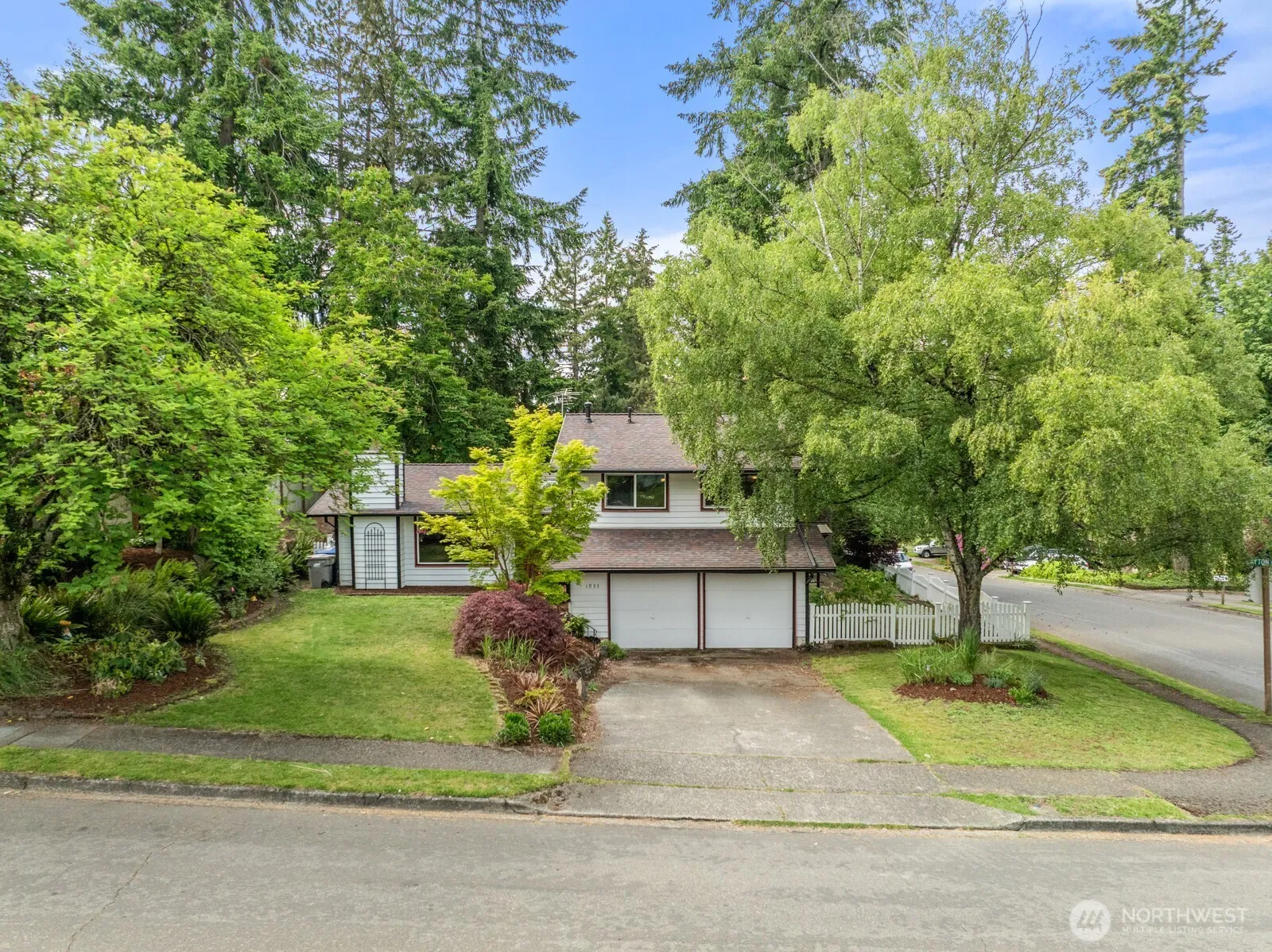 Property photo for 1933 Dayton Drive Se, Renton photo 2