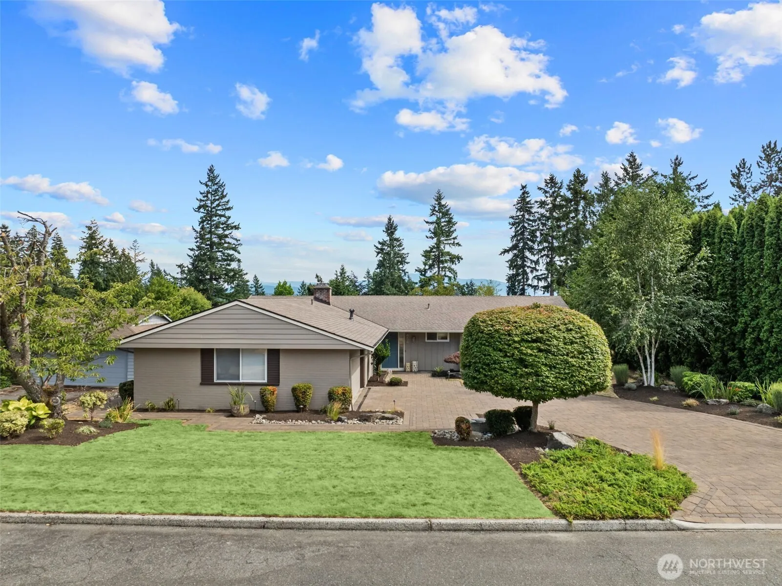 Property photo for 854 170th Place Ne, Bellevue photo 3