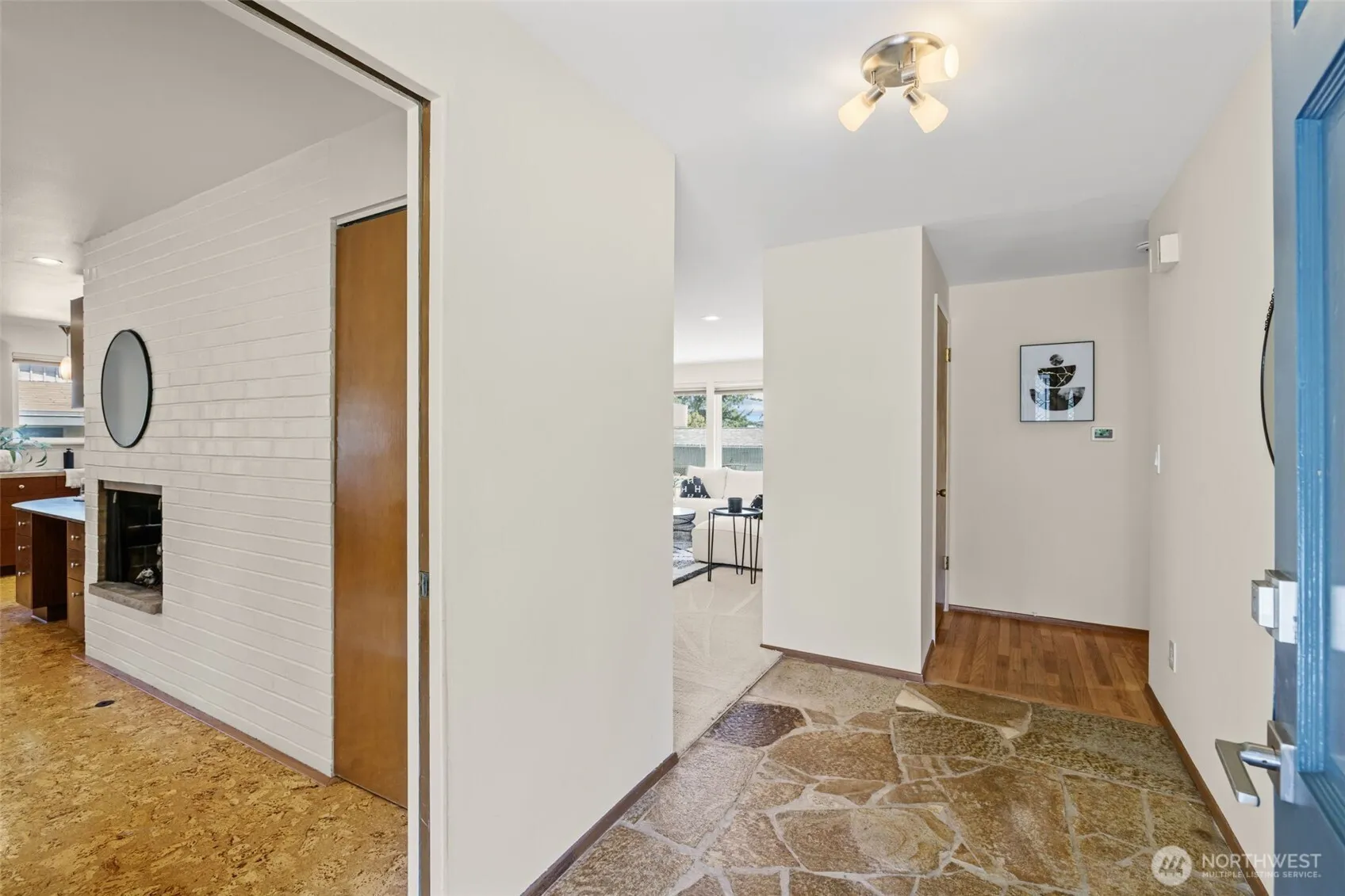 Property photo for 854 170th Place Ne, Bellevue photo 5