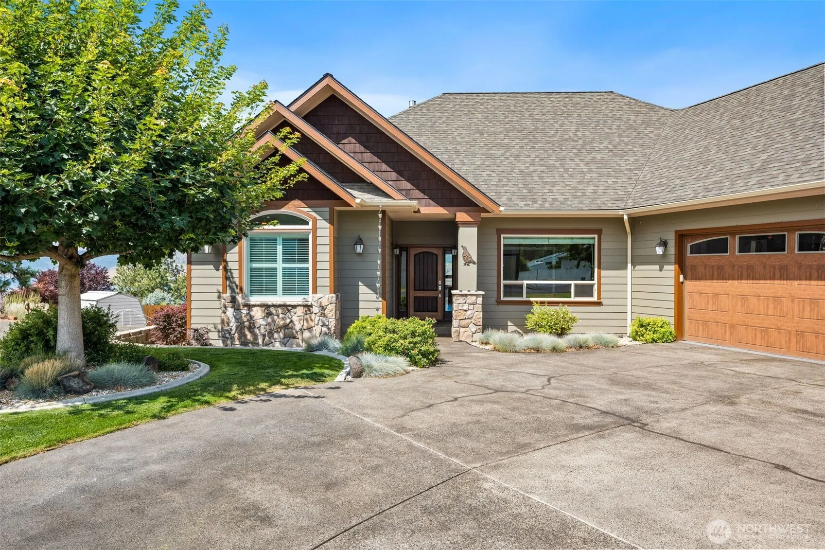 Property photo for 123 Blossom Court, Seven Bays